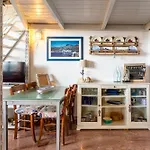 Guesthost - Lovely With Garden And Parking