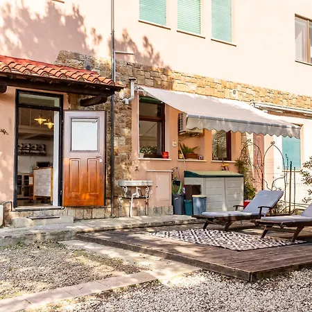 Guesthost - Lovely With Garden And Parking Appartement